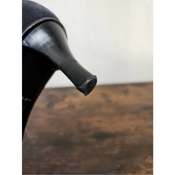 Vintage CHANEL Black T-Strap Heels - Picture 3 of 11